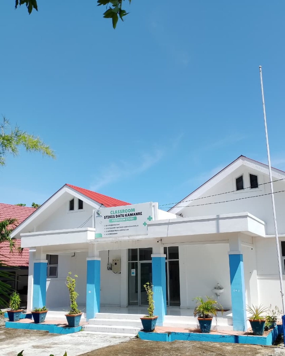 Gedung Kampus STIKES Datu Kamanre